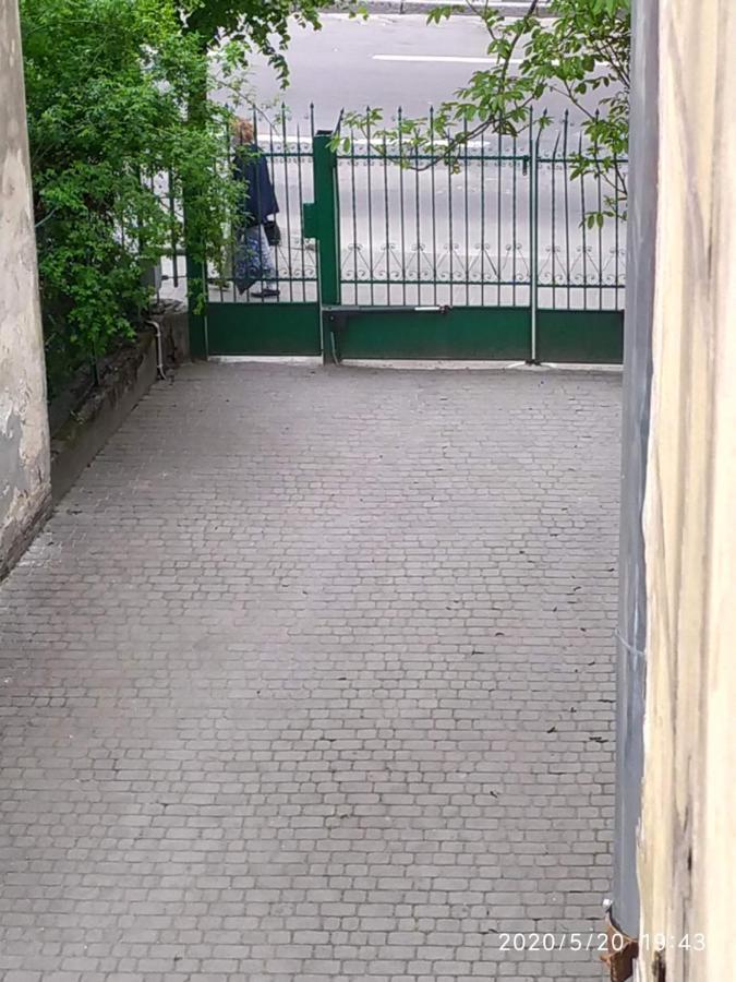 Двоповерхові Апартаменти Мілена У Центрі З Балконом Та Паркінгом Львов Экстерьер фото